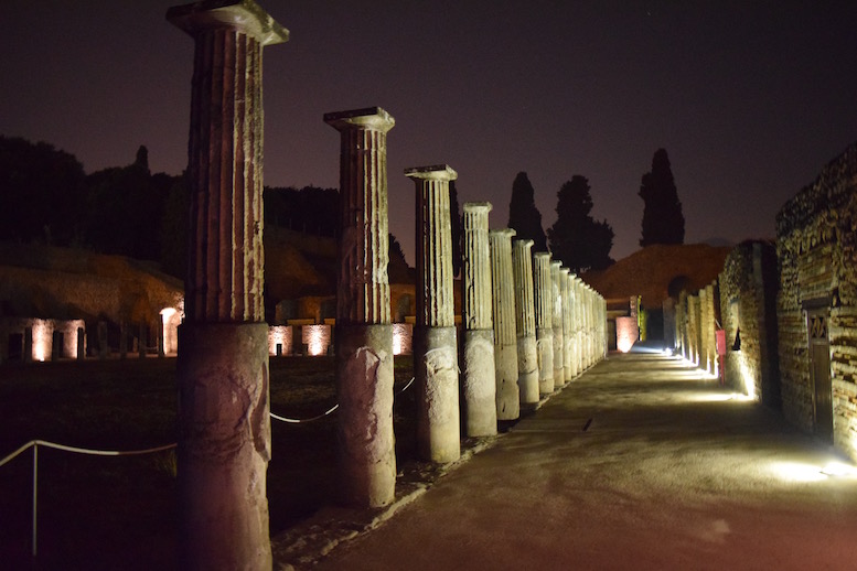 Pompei columns